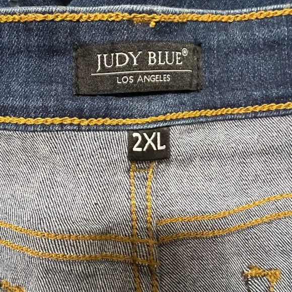 Judy Blue Womens Medium Wash Mid Rise Long Fray Hem Shorts Size 2X - Picture 7 of 10